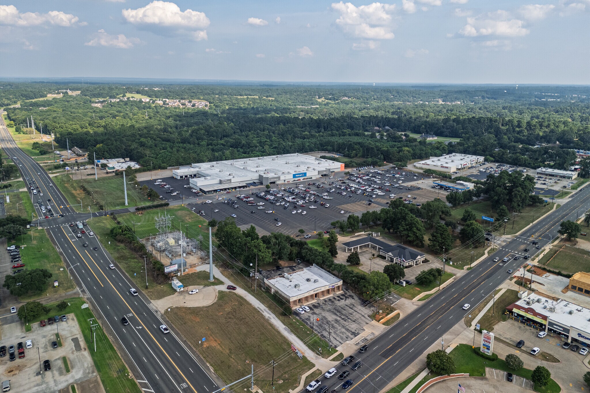 600 Roselake Dr, Nacogdoches, TX à vendre Photo principale– Image 1 sur 18