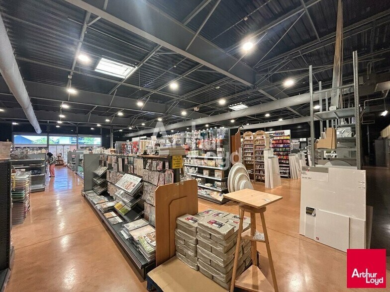 Local commercial dans Saint-Gervais-la-Forêt à louer - Photo de l’immeuble – Image 1 sur 3