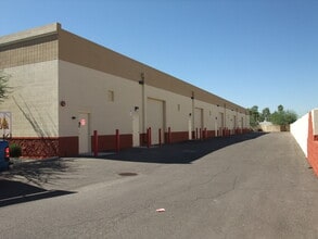 1060 N Eliseo Felix Jr Way, Avondale, AZ à louer Photo de l’immeuble– Image 1 sur 5