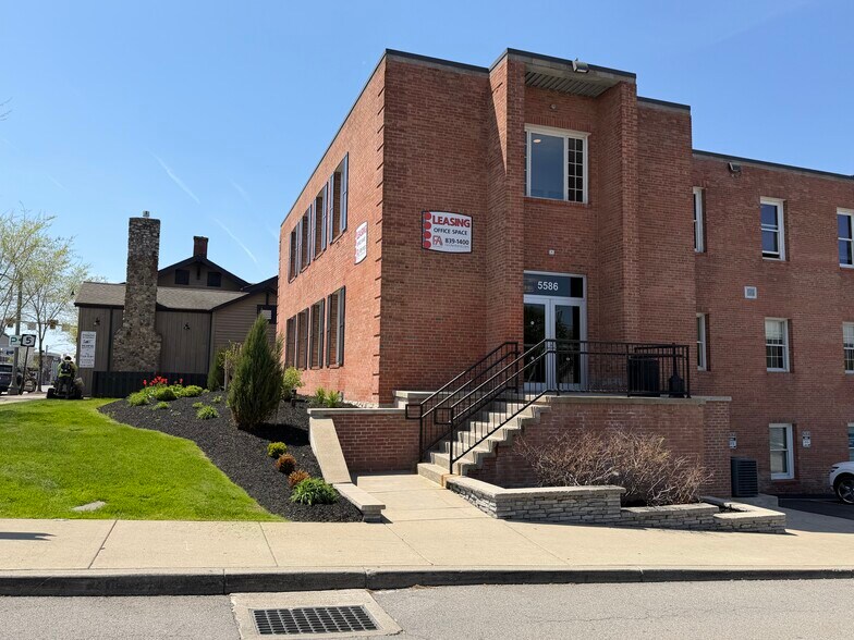 5586 Main St, Williamsville, NY à louer - Photo de l’immeuble – Image 3 sur 10