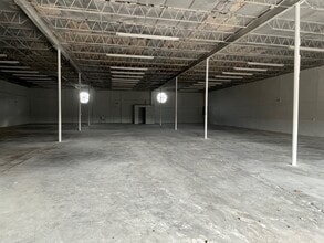 3580 NW 54th St, Miami, FL à louer Photo intérieure– Image 2 sur 4