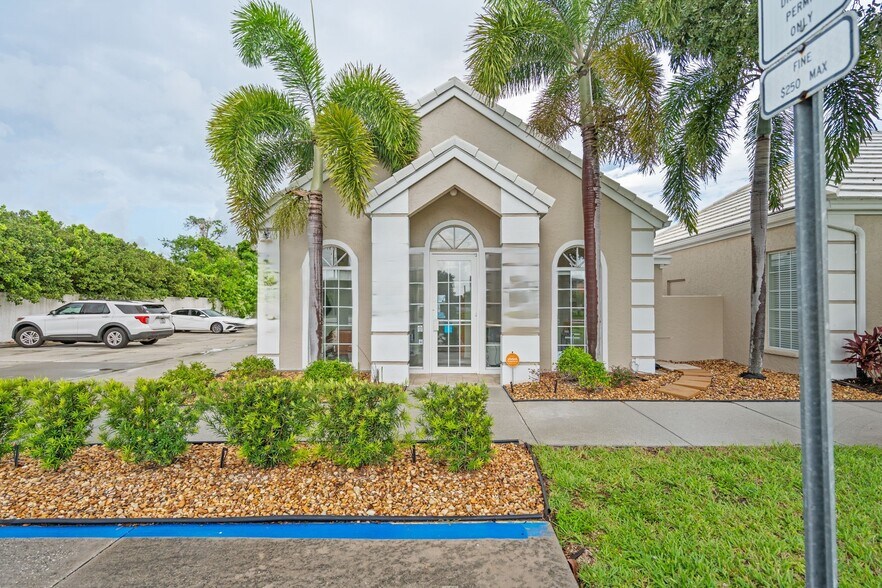 3900 Clark Rd, Sarasota, FL à vendre - Photo de l’immeuble – Image 2 sur 29