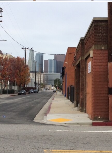749 Temple St, Los Angeles, CA à louer - Photo de l’immeuble – Image 3 sur 13