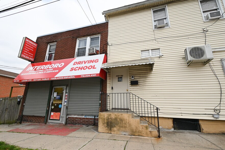901 College Point Blvd, Flushing, NY à vendre - Photo de l’immeuble – Image 3 sur 6
