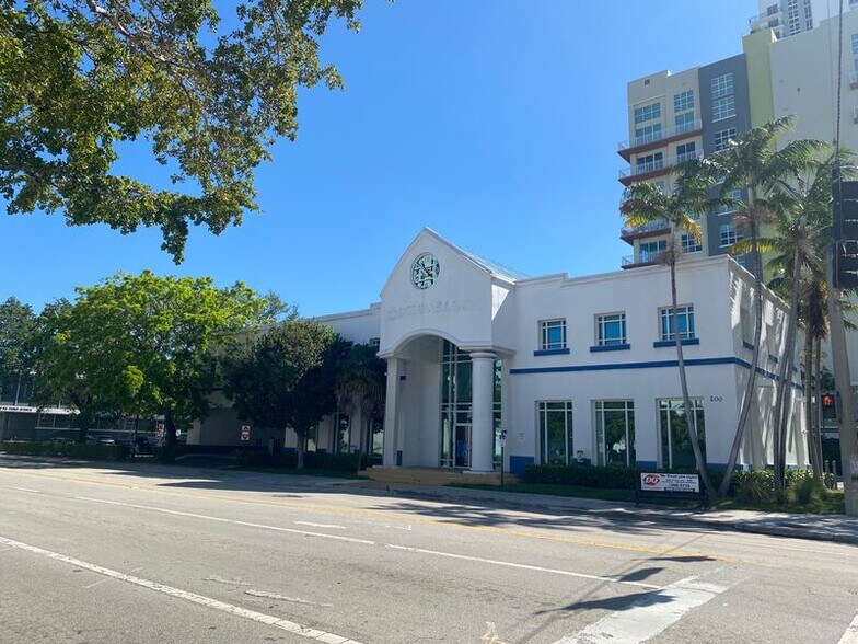 200 NE 3rd Ave, Fort Lauderdale, FL à louer - Photo de l’immeuble – Image 1 sur 7