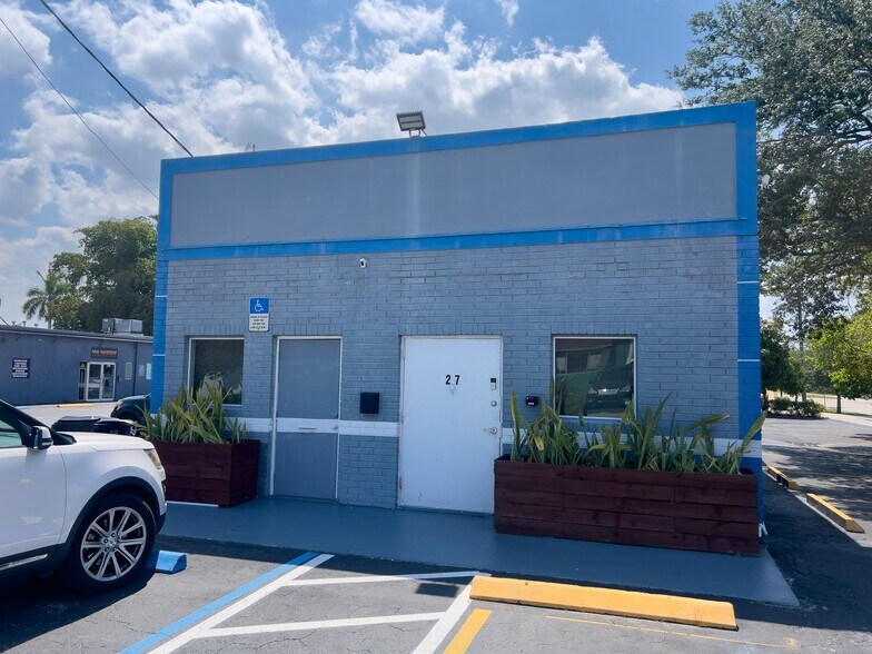 27 NW 3 Ave, Hallandale Beach, FL à louer - Photo de l’immeuble – Image 2 sur 17