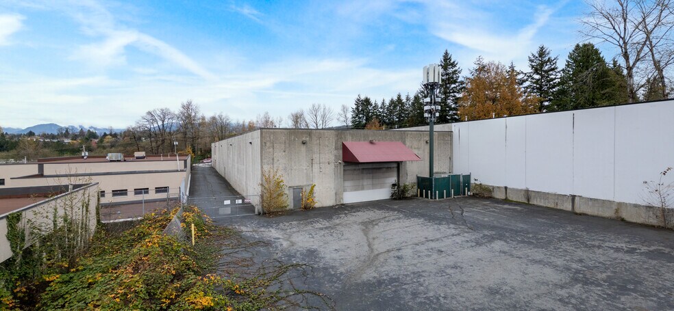 6990 Greenwood St, Burnaby, BC à louer - Photo de l’immeuble – Image 3 sur 10