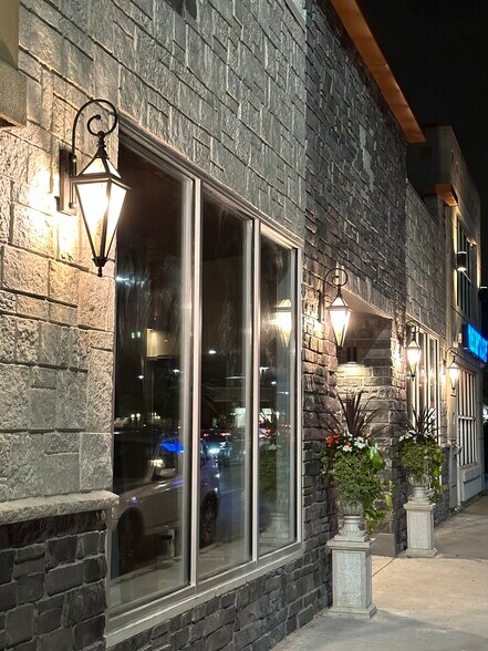 8037 N Milwaukee Ave, Niles, IL à louer - Photo de l’immeuble – Image 2 sur 23
