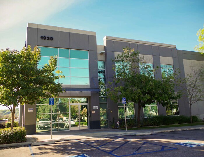 1939 W Park Ave, Redlands, CA à louer - Photo de l’immeuble – Image 1 sur 2