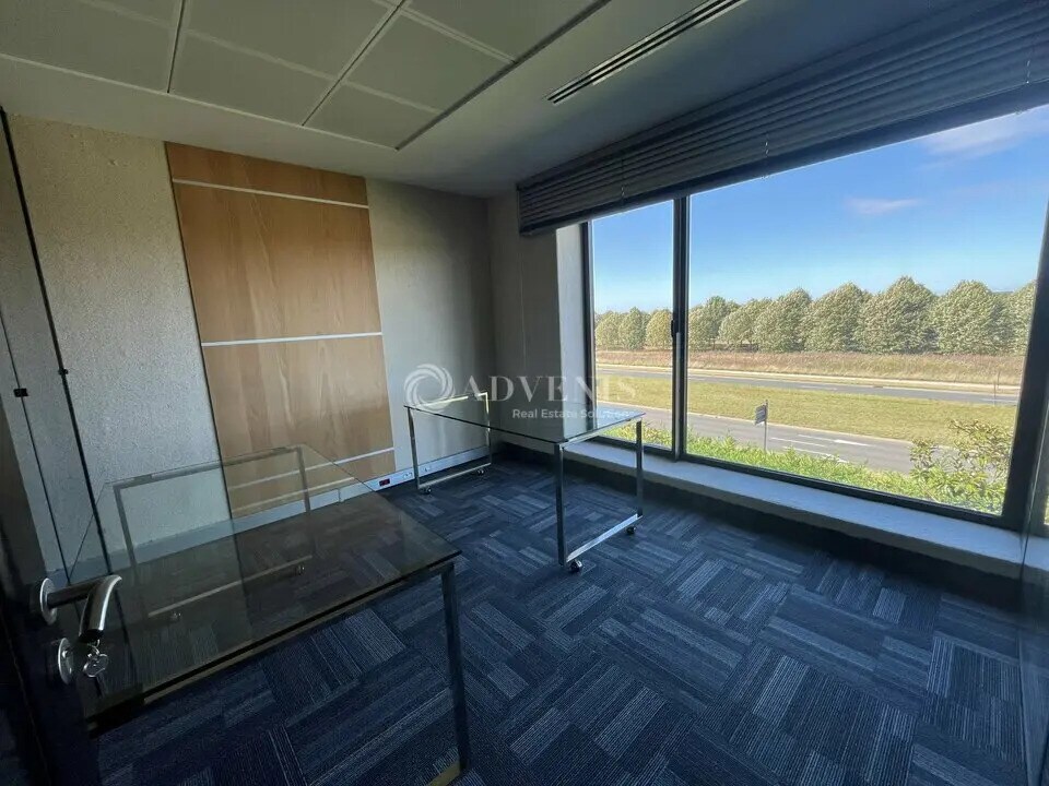 Bureau dans Lieusaint à louer Photo de l’immeuble– Image 1 sur 7