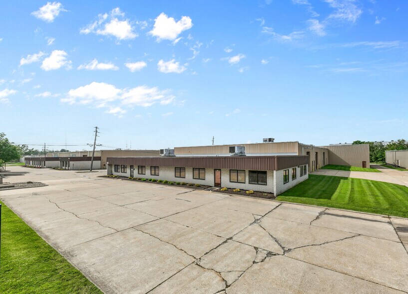 775 W Smith Rd, Medina, OH à vendre - Photo de l’immeuble – Image 1 sur 20