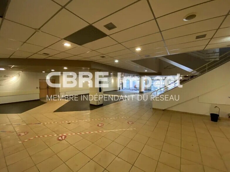 Local commercial dans Dijon à louer - Photo de l’immeuble – Image 3 sur 5