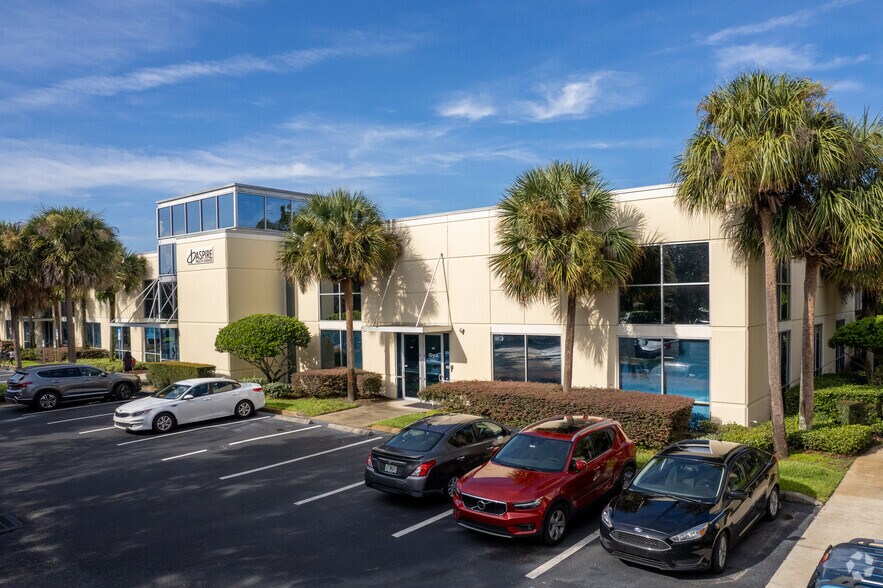2200 N Alafaya Trl, Orlando, FL à louer - Photo principale – Image 1 sur 9