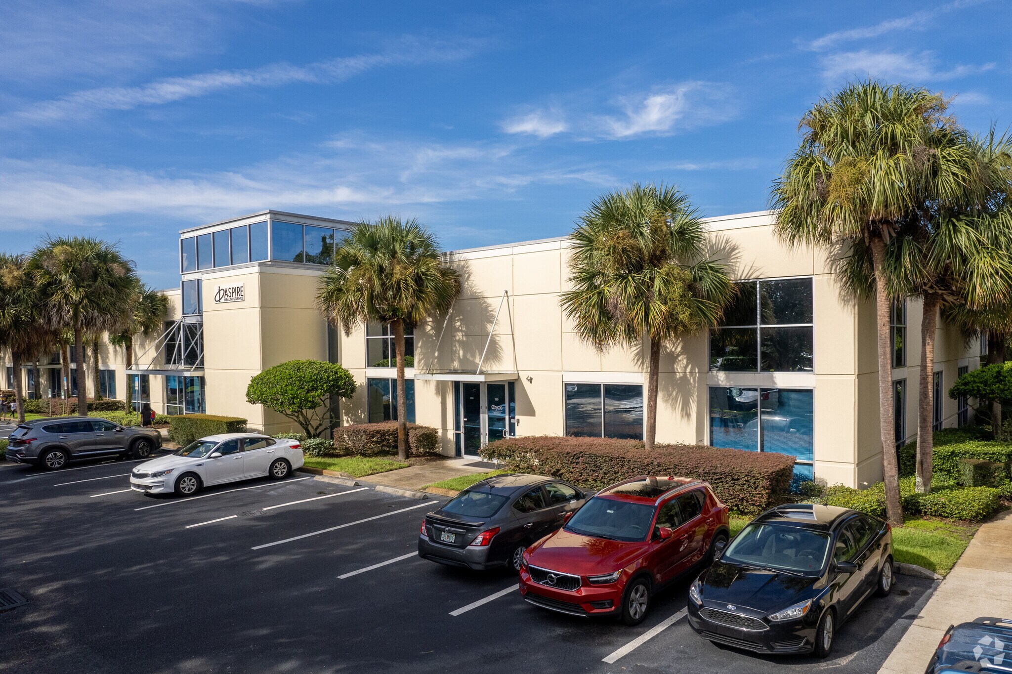 2200 N Alafaya Trl, Orlando, FL à louer Photo de l’immeuble– Image 1 sur 13