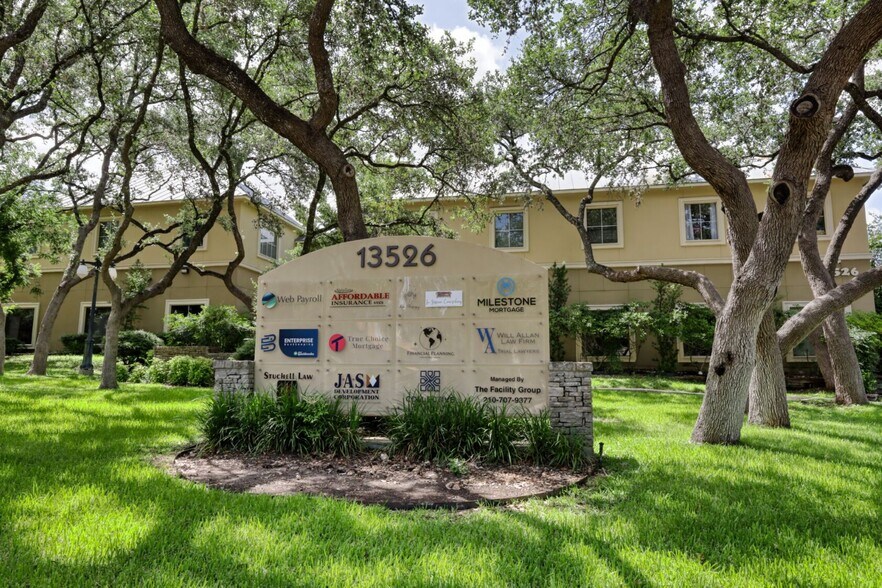 13526 George Rd, San Antonio, TX à louer - Photo de l’immeuble – Image 3 sur 19