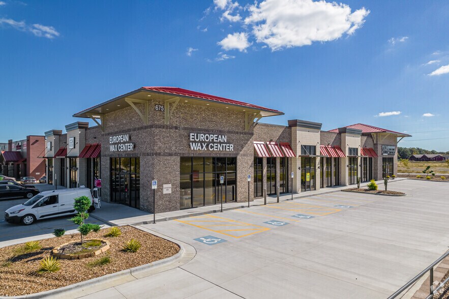 675 Dave Ward Dr, Conway, AR à louer - Photo de l’immeuble – Image 1 sur 6