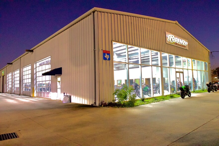 14902 N Fwy Service Rd, Houston, TX à vendre - Photo de l’immeuble – Image 2 sur 52