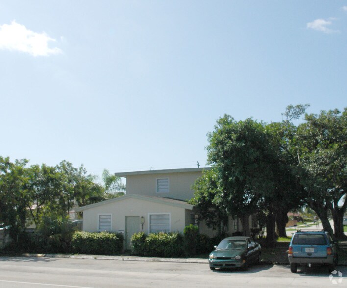 3740 W Hallandale Beach Blvd, Pembroke Park, FL à vendre - Photo principale – Image 1 sur 2