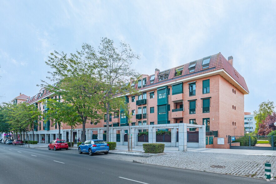 Immeuble residentiel dans Las Rozas de Madrid, Madrid à vendre - Photo de l’immeuble – Image 2 sur 2