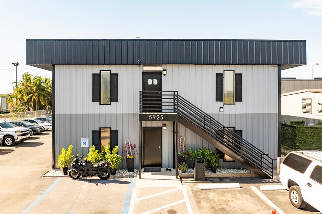 Plus de détails pour 5925 E Dr Martin Luther King Jr Blvd, Tampa, FL - Bureau, Local d'activités à louer