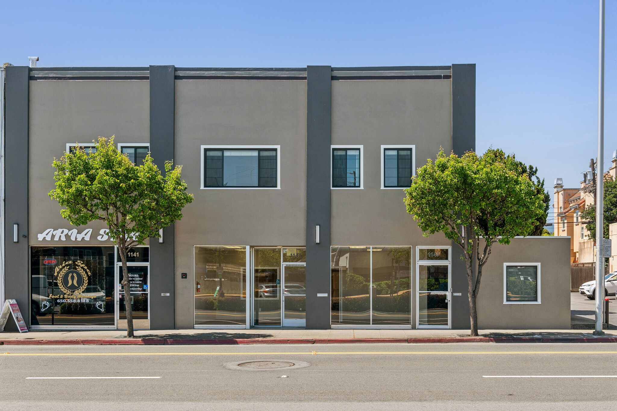 1145 California Dr, Burlingame, CA à louer Photo de l’immeuble– Image 1 sur 13