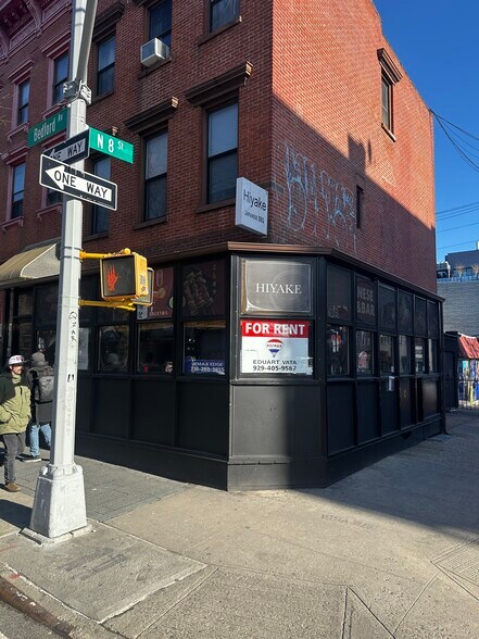 165 Bedford Ave, Brooklyn, NY à louer - Photo de l’immeuble – Image 2 sur 18