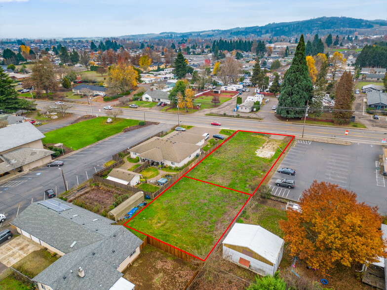 548 E Ellendale Ave, Dallas, OR à vendre - Photo de l’immeuble – Image 1 sur 5