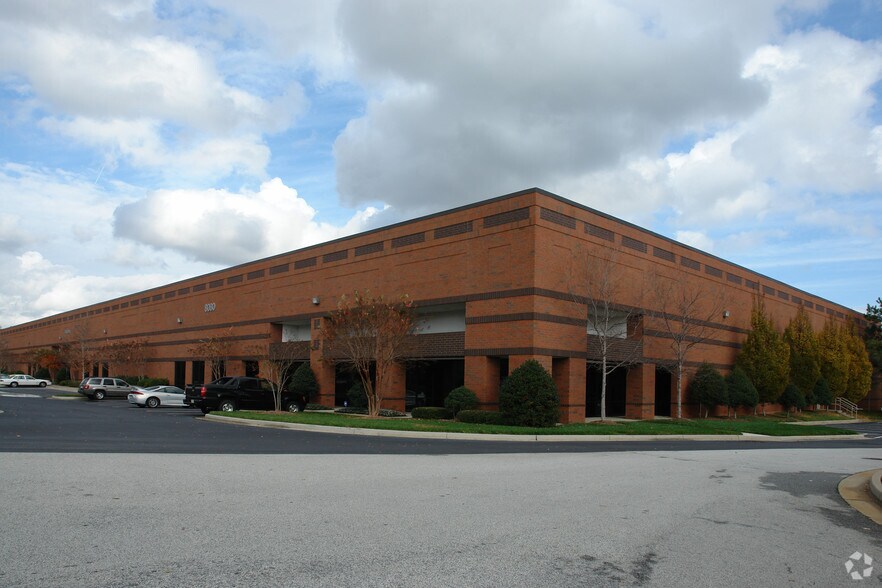 8080 Troon Cir, Austell, GA à louer - Photo de l’immeuble – Image 3 sur 7