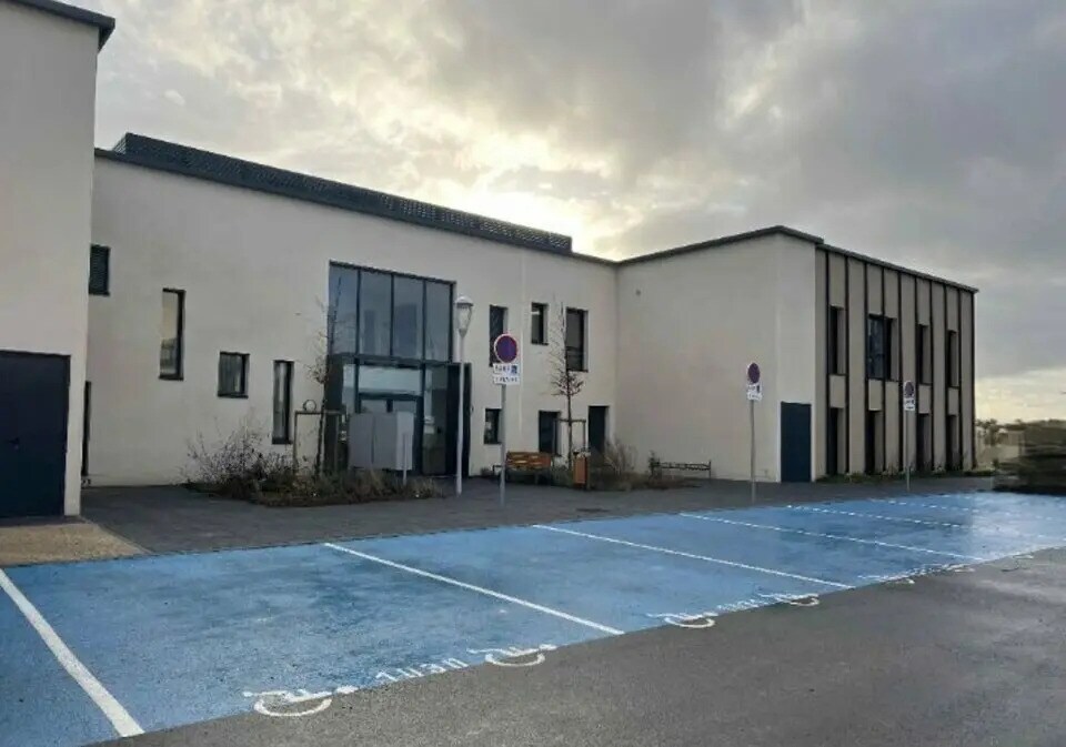 Bureau dans Fagnières à louer Photo de l’immeuble– Image 1 sur 10