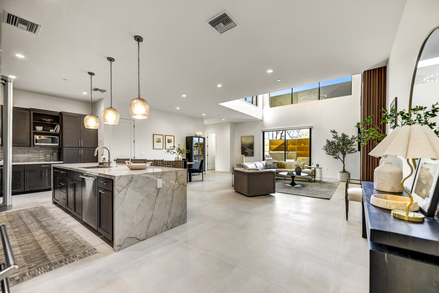 6525 E Cave Creek Rd, Cave Creek, AZ à vendre - Photo de l’immeuble – Image 3 sur 28