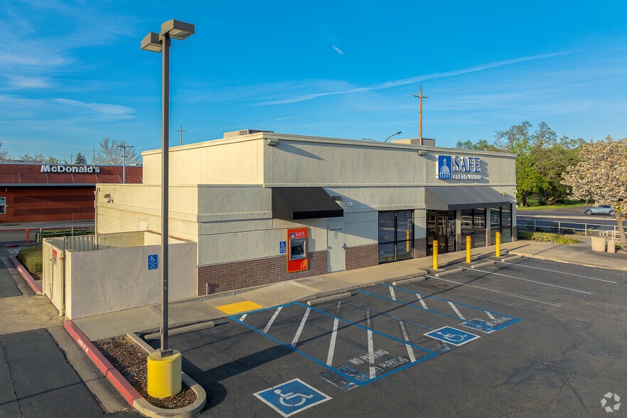 Madison Marketplace portefeuille de 9 biens à vendre sur LoopNet.fr - Photo principale – Image 2 sur 9