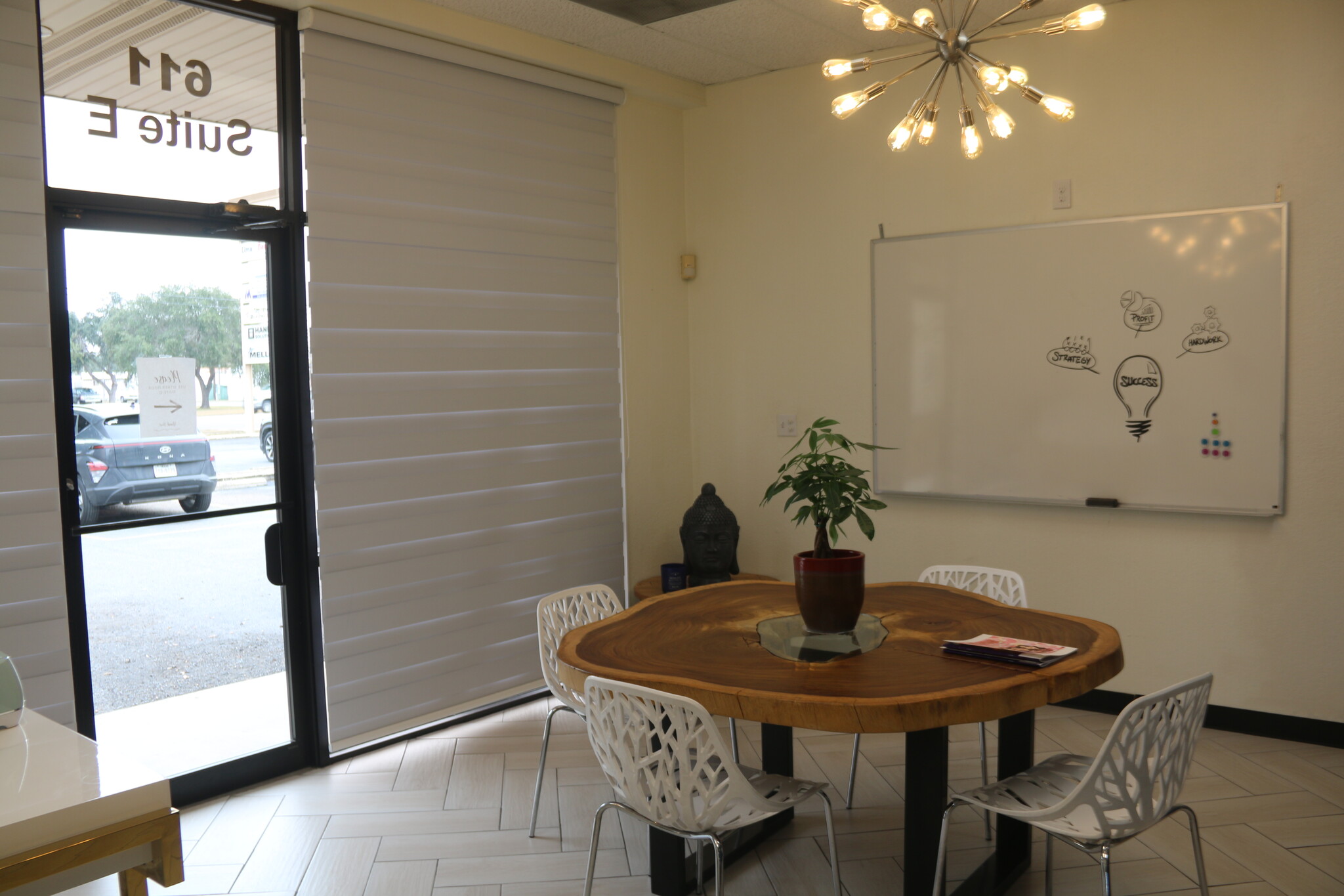 611-A-611-E Mccoll St, McAllen, TX à louer Hall d’entrée– Image 1 sur 7