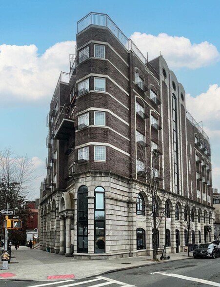 616 Bedford Ave, Brooklyn, NY à vendre - Photo de l’immeuble – Image 1 sur 6