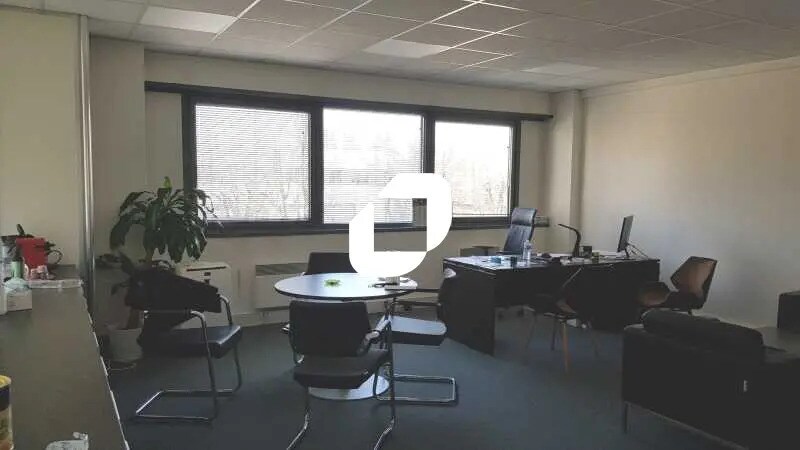 Bureau dans Roissy-en-France à louer - Photo de l’immeuble – Image 2 sur 6