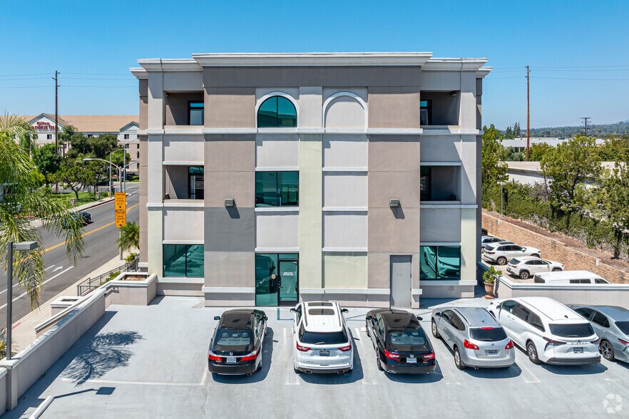 225 E Santa Clara St, Arcadia, CA à louer - Photo de l’immeuble – Image 2 sur 5