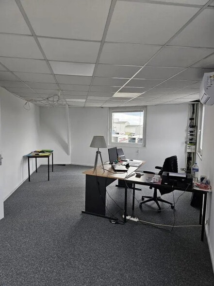 Bureau dans Bréal-sous-Montfort à louer - Photo intérieure – Image 2 sur 7