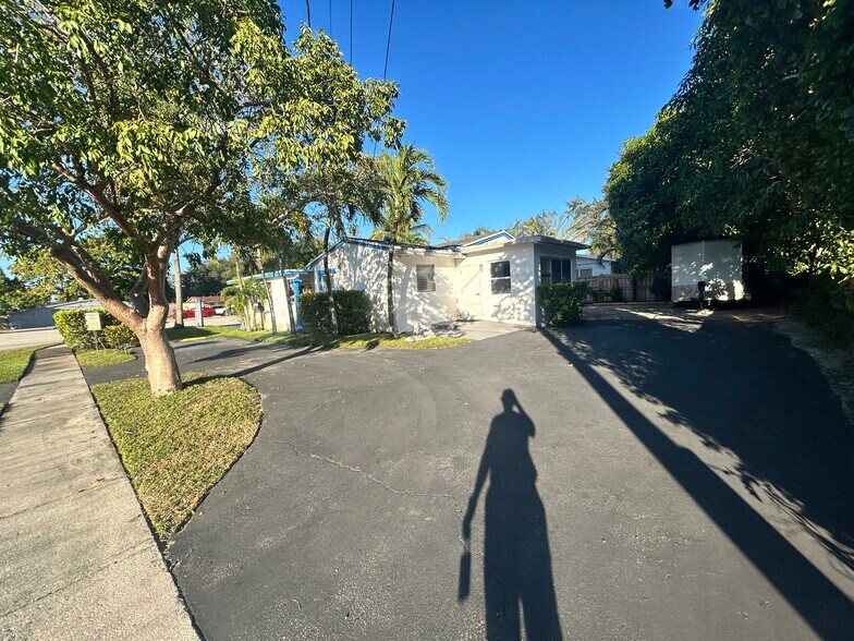 5820 Sheridan St, Hollywood, FL à louer - Photo de l’immeuble – Image 3 sur 9