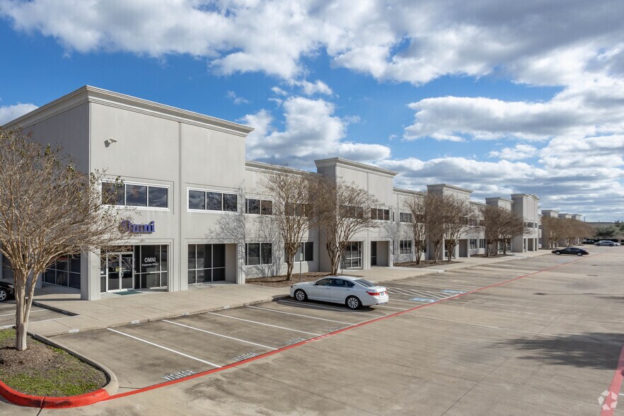 12300 Dairy Ashford Rd, Sugar Land, TX à louer - Photo de l’immeuble – Image 2 sur 7