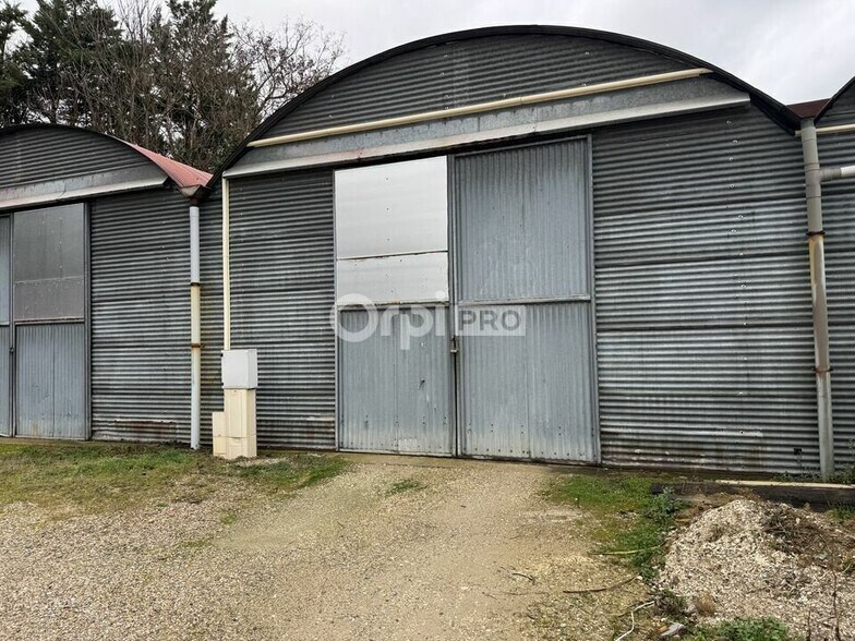 Local commercial dans Chatte à vendre - Photo de l’immeuble – Image 2 sur 4