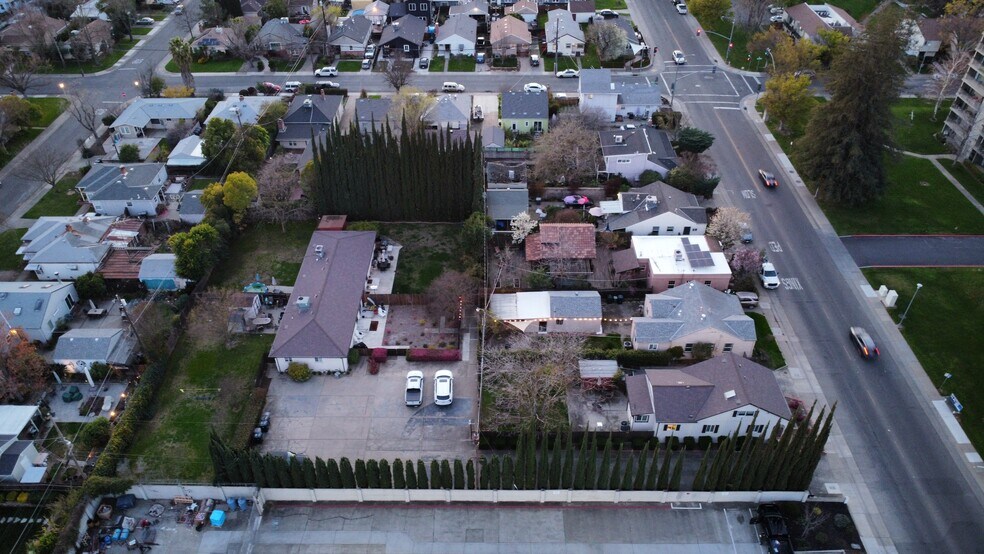 5650 Broadway, Sacramento, CA à vendre - Aérien – Image 2 sur 3