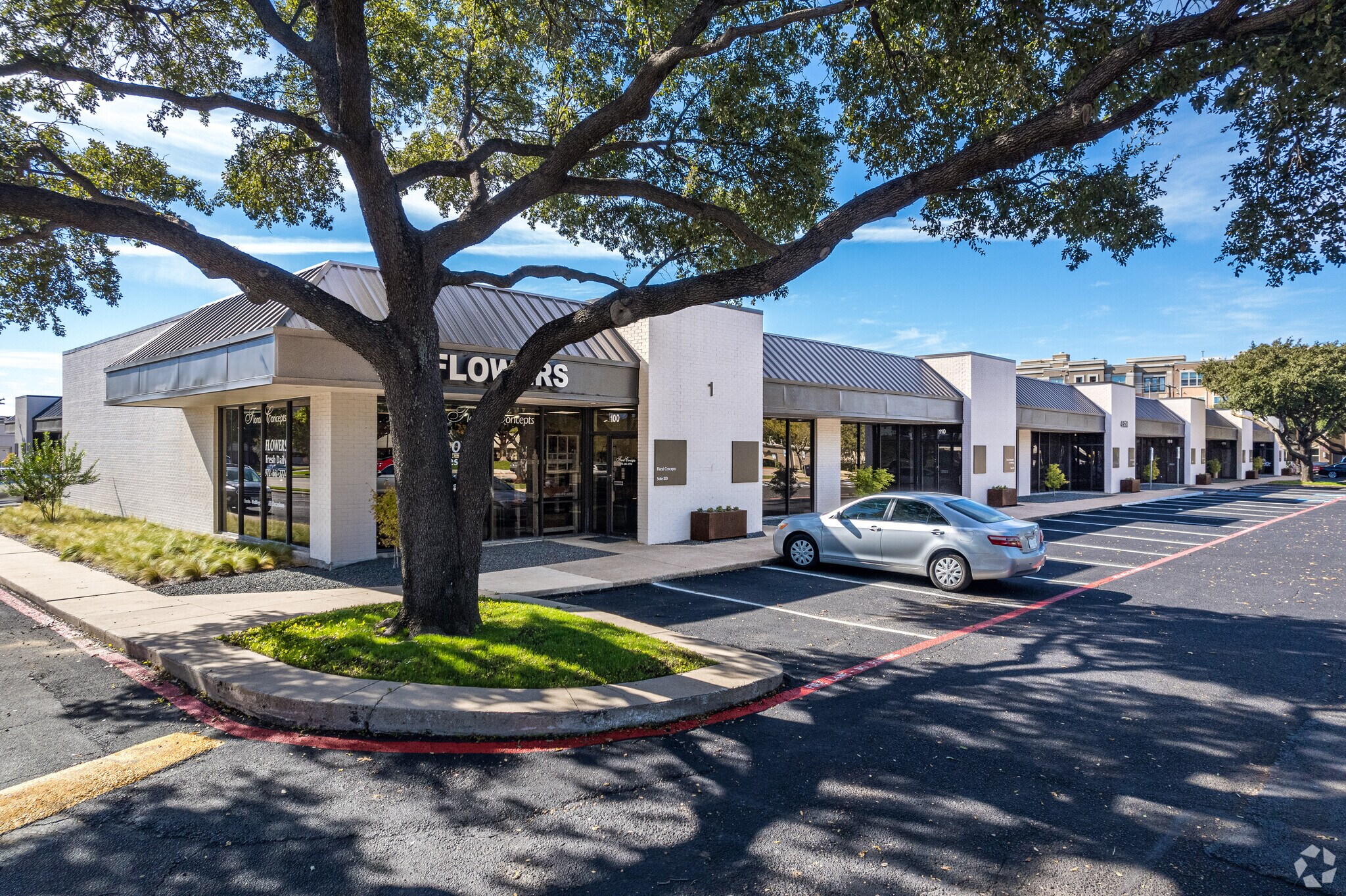4950 Keller Springs Rd, Addison, TX à louer Photo principale– Image 1 sur 10