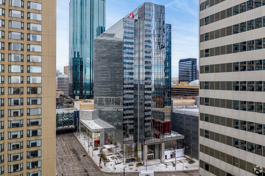 10250 101st St NW, Edmonton, AB à louer - Photo de l’immeuble – Image 1 sur 29