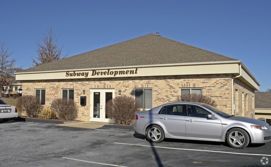 2100 Collier Corporate Pky, Saint Charles, MO à louer - Photo principale – Image 1 sur 3