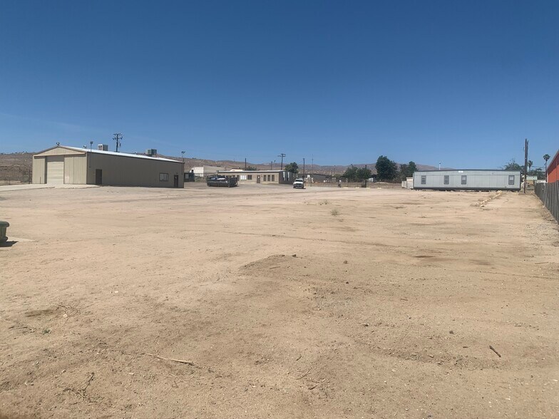 330 Industrial Way, Taft, CA à louer - Photo de l’immeuble – Image 2 sur 13