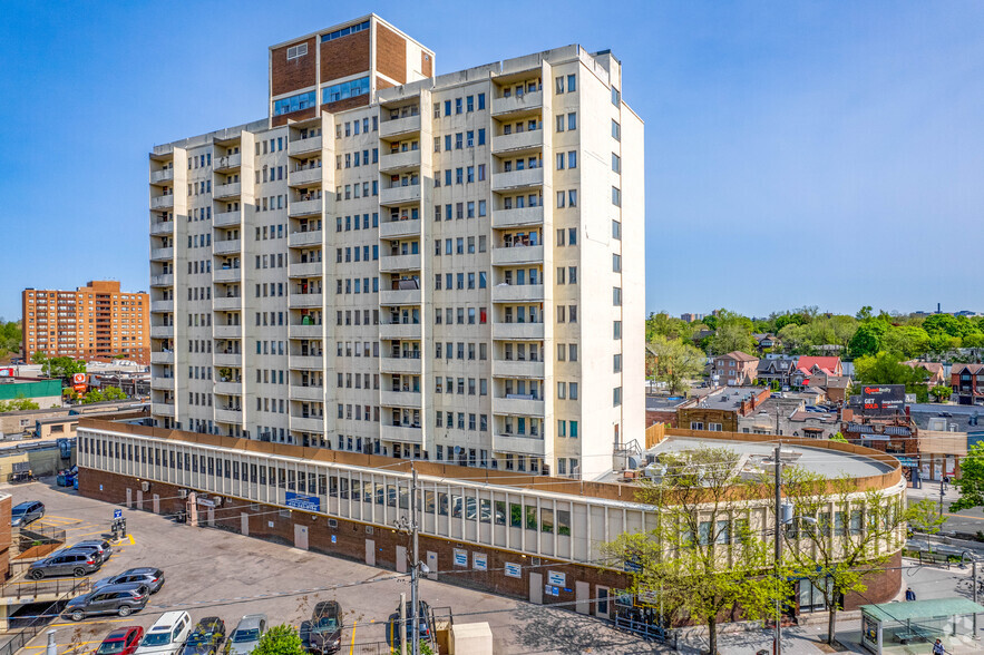 1920 Weston Rd, Toronto, ON à louer - Photo de l’immeuble – Image 3 sur 5