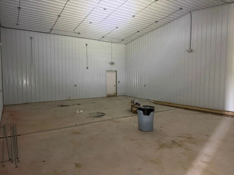 2359 Coolidge Rd, Barryton, MI à vendre - Photo intérieure – Image 3 sur 4