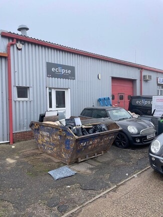 Plus de détails pour Unit 2 Lakes Rd, Braintree - Industriel/Logistique à vendre