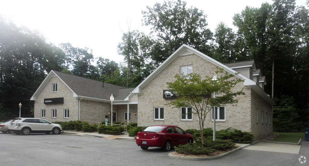 400 City Hall Ave, Poquoson, VA à louer - Photo de l’immeuble – Image 2 sur 5