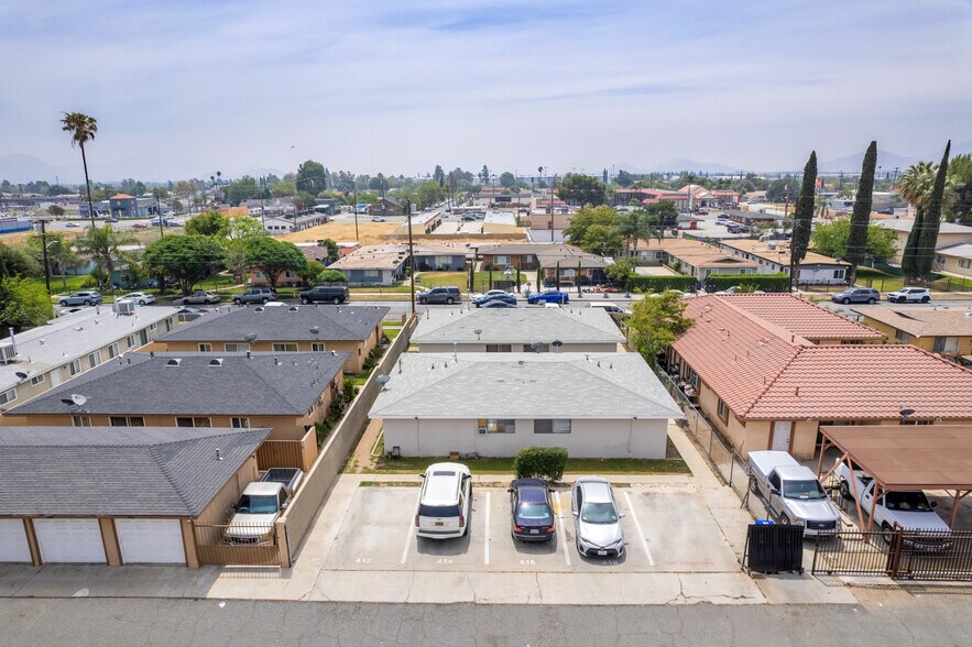 412 W Ramona Dr, Rialto, CA à vendre - Photo de l’immeuble – Image 3 sur 23