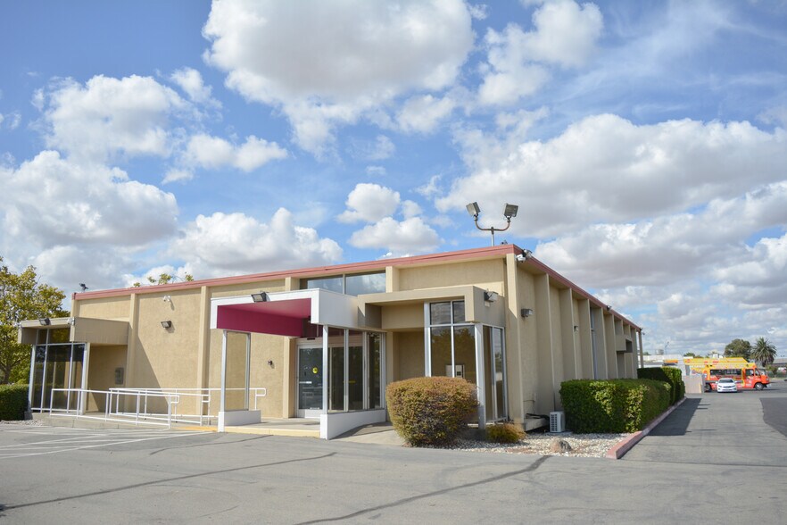 5440 Dudley Blvd, Mcclellan, CA à louer - Photo de l’immeuble – Image 2 sur 6